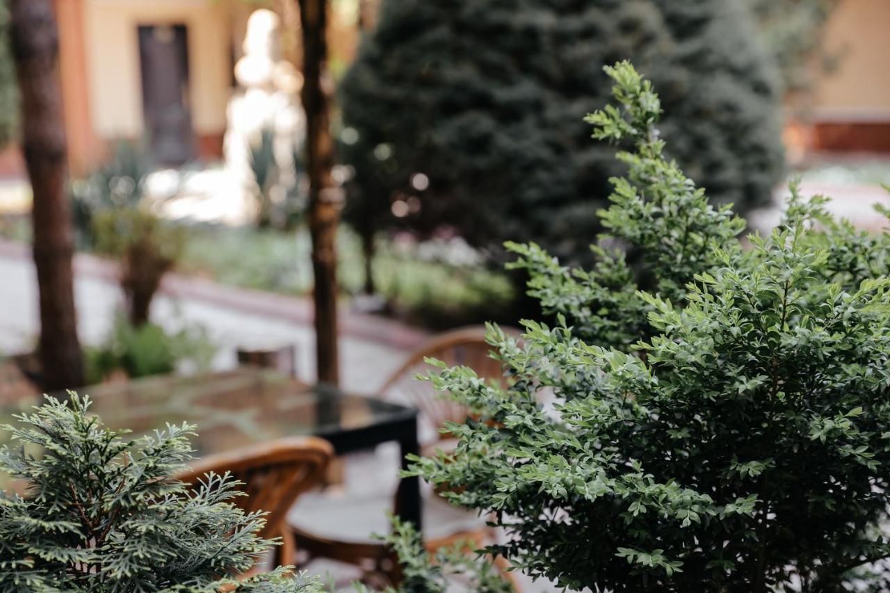 Grand Hotel Bishkek Exterior photo
